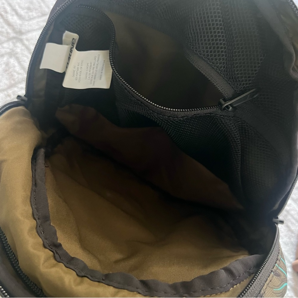 DaKine Essentials Backpack - Picture 3 of 4